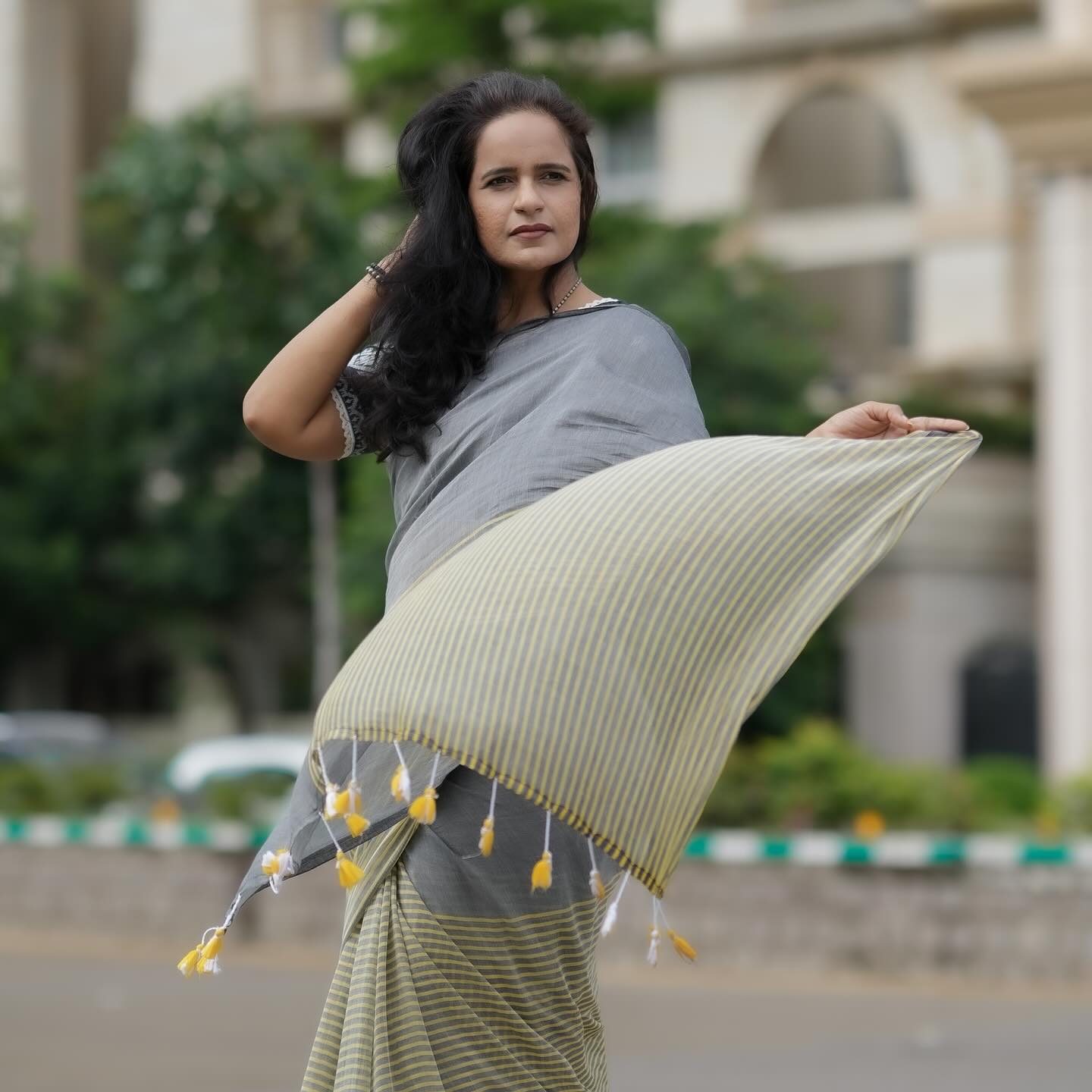 Grey Bird Saree - Image 4