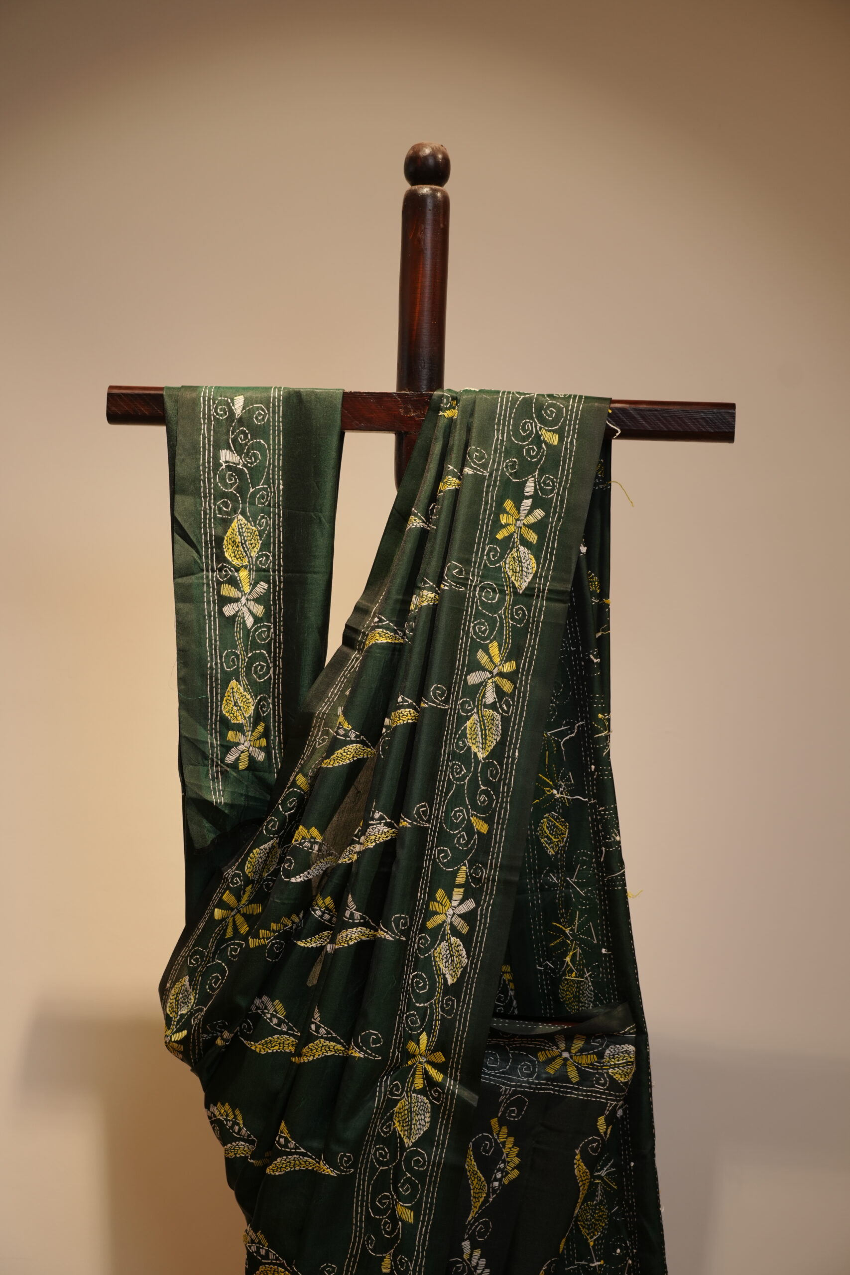 Silk Kantha stitch handmade saree - Image 4