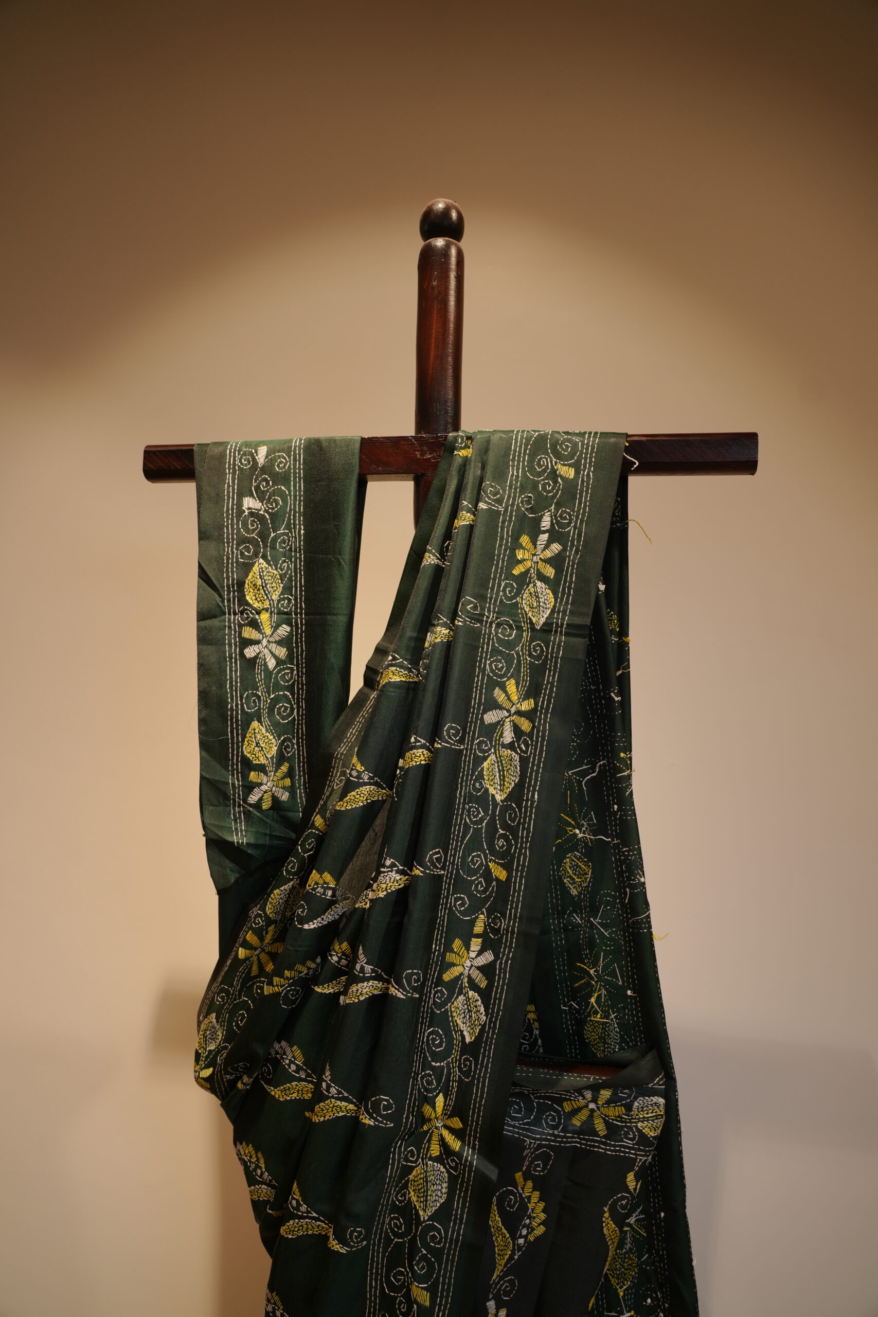 Silk Kantha stitch handmade saree - Image 3